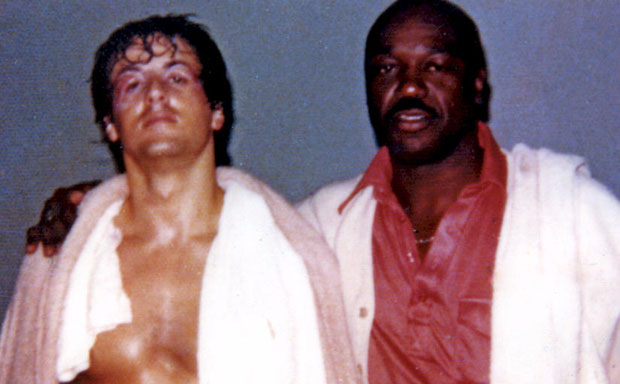 Умро глумац Тони Бартон, звезда филмова Роки